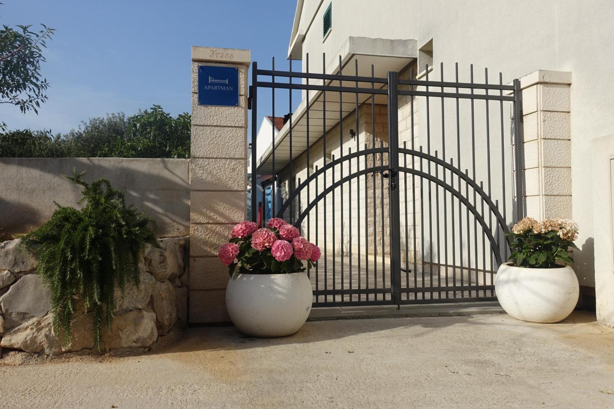 Apartment Tonka Vodice Eksteriør billede