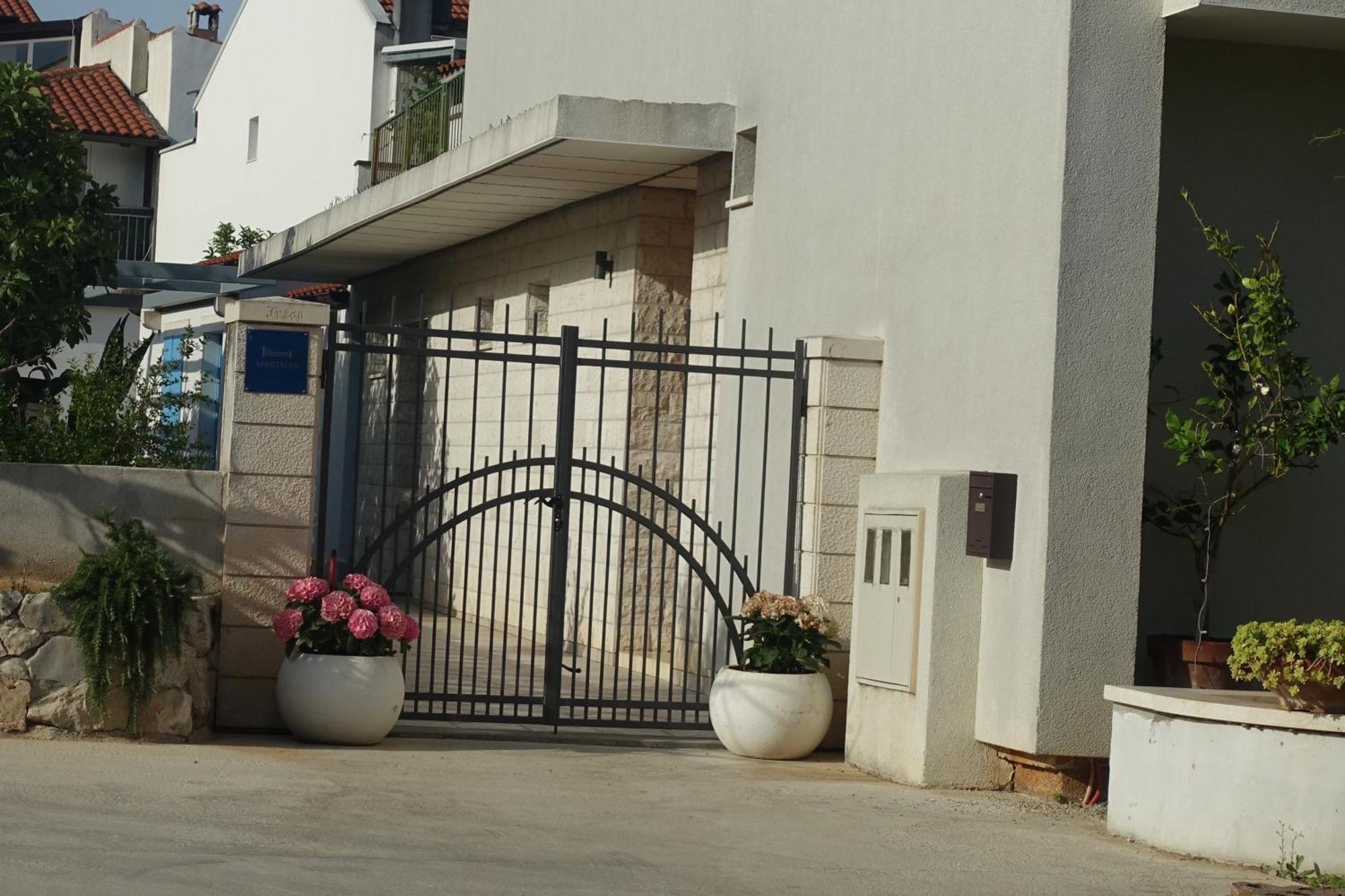 Apartment Tonka Vodice Eksteriør billede